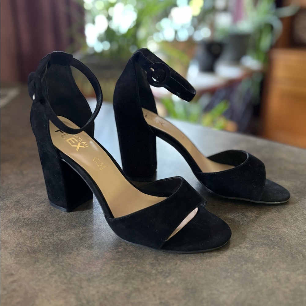 Elegant Black Suede Leather Heels for Versatile Style from Le Chateau